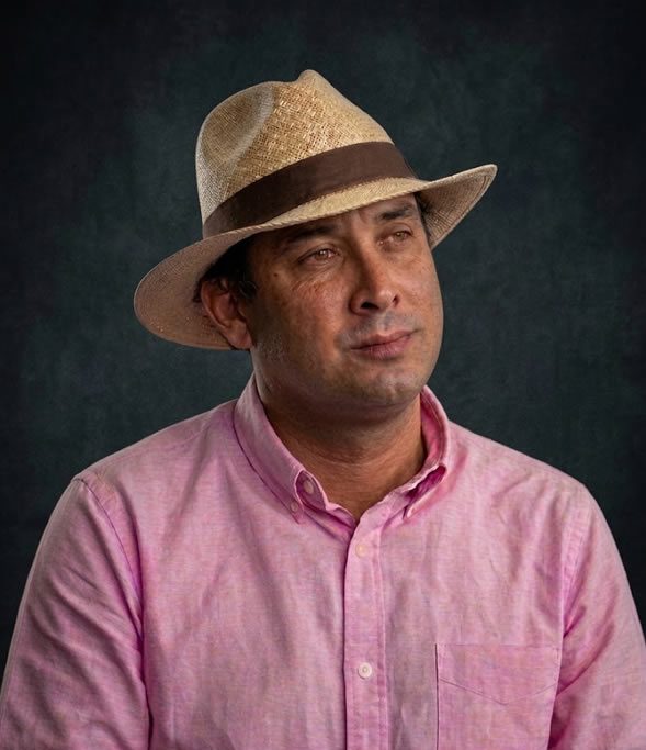 Dr. Gabriel González